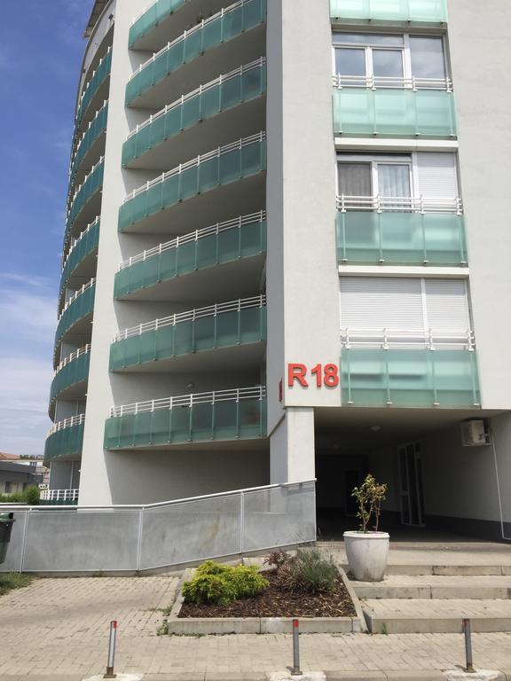 Caraway Apartment Oradea Luaran gambar